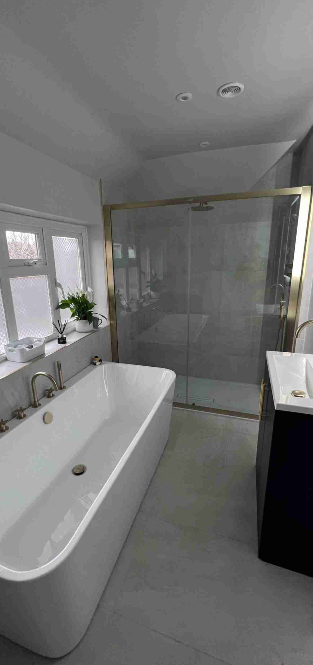 Large Shower and Free-standing Bath